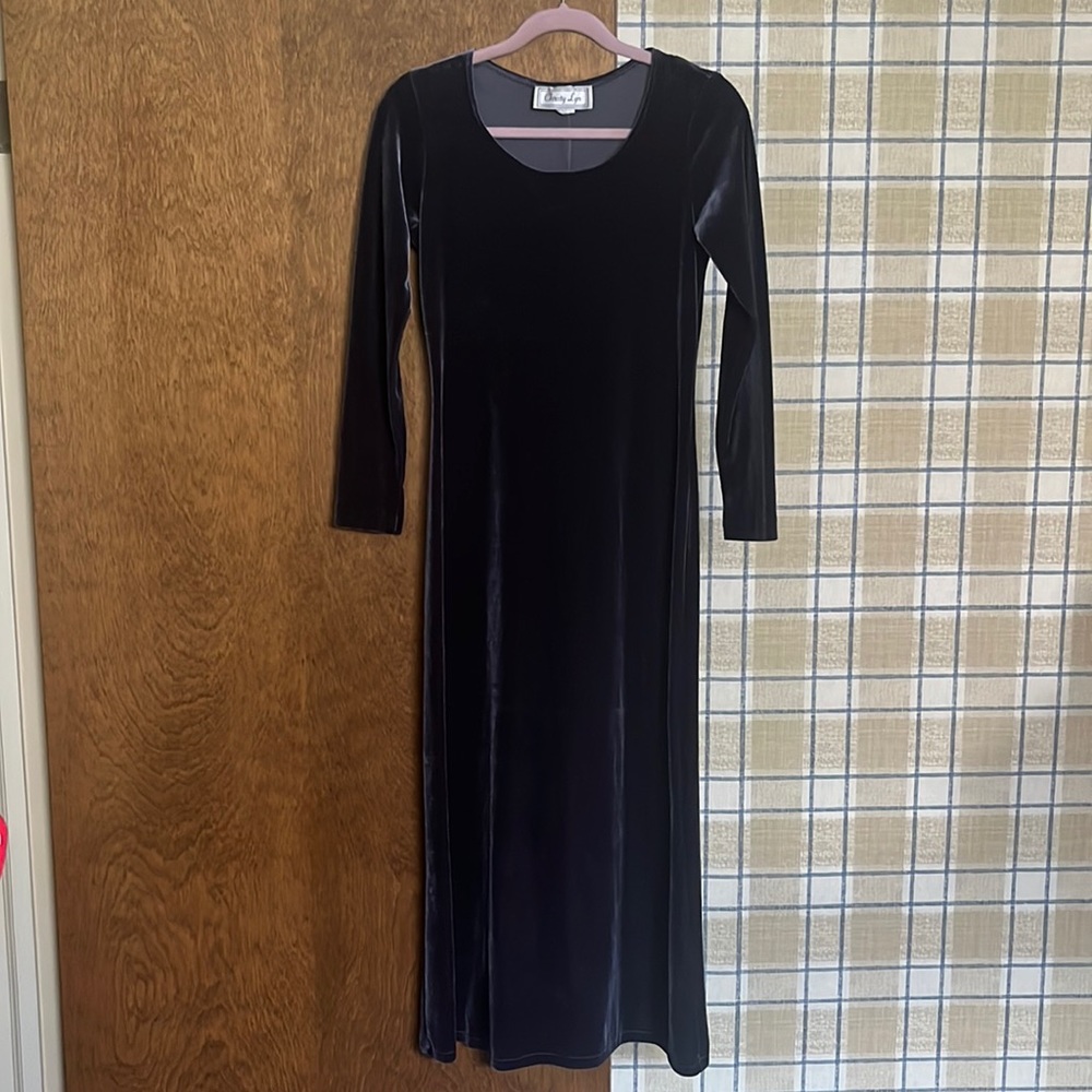 Sleek 80s charcoal velvet dress